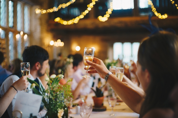 Wybr alkoholu na wesele — jakie drinki poda gociom?