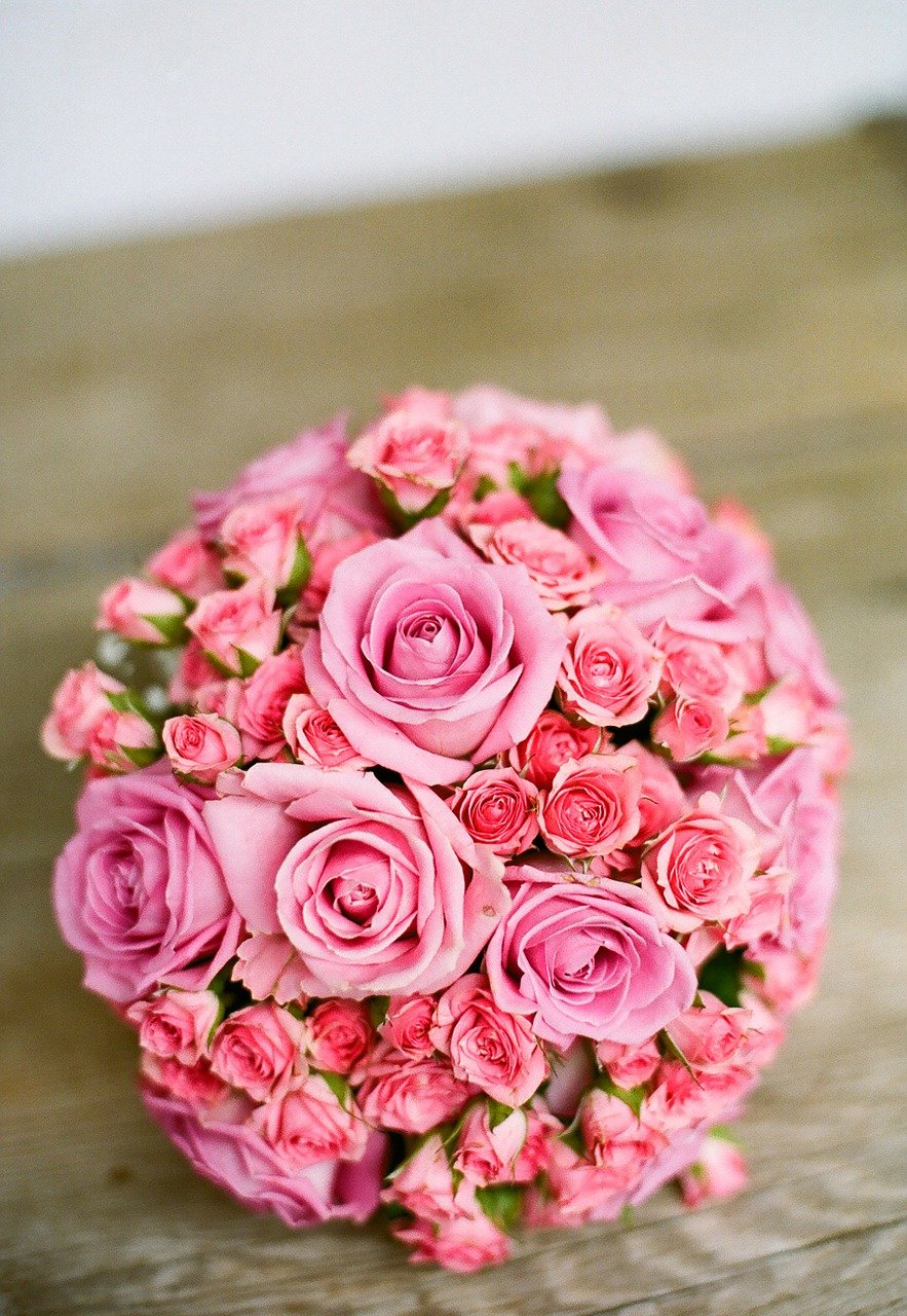 https://pixabay.com/photos/bouquet-roses-flowers-168832/