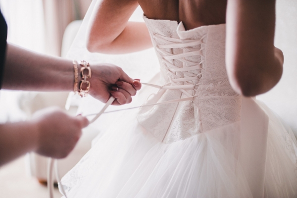 Jak prawidłowo dobrać suknię ślubną do sylwetki?
