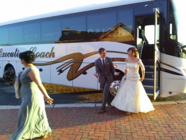Wynajem busa na wesele - organizacja transportu dla gości